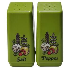 Vintage Rubbermaid Salt & Pepper Shaker Set No.8310 1979 Avocado Made in USA